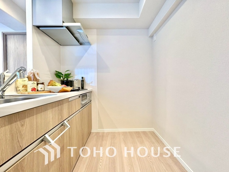 キッチン 【KITCHEN】◆ワクワク◆開放的で機能性も高いシステムキッチン。お子様は毎日のご飯にワクワク！