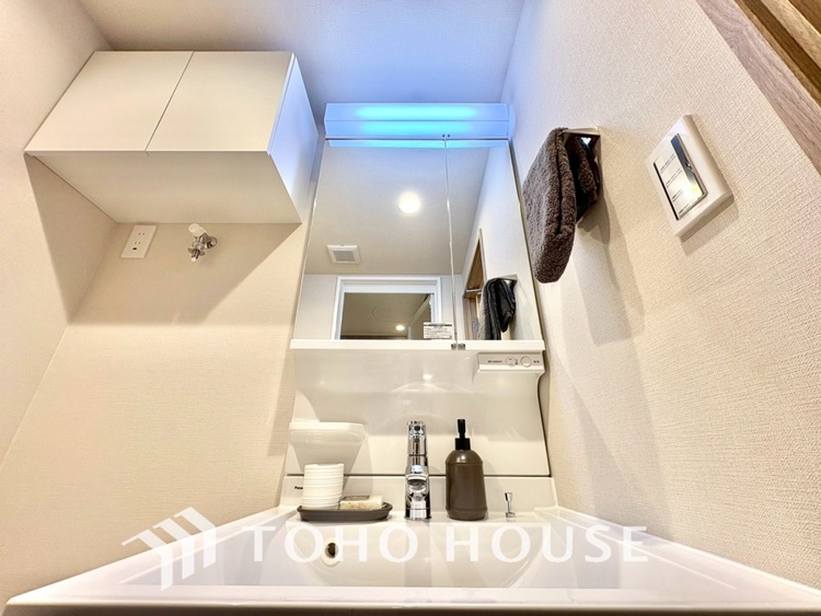 洗面 【WASHROOM】◆快適◆煌びやかな暮らしの中にも忘れたくない快適さ。大きな収納が助けてくれます。