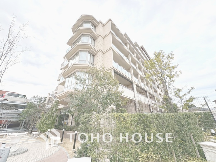 外観 【APPEARANCE】◆陽光◆が差し込む。この開放的な空間に家族の笑顔が集う。家族が一緒に過ごす空間は明るく、そして居心地よく。