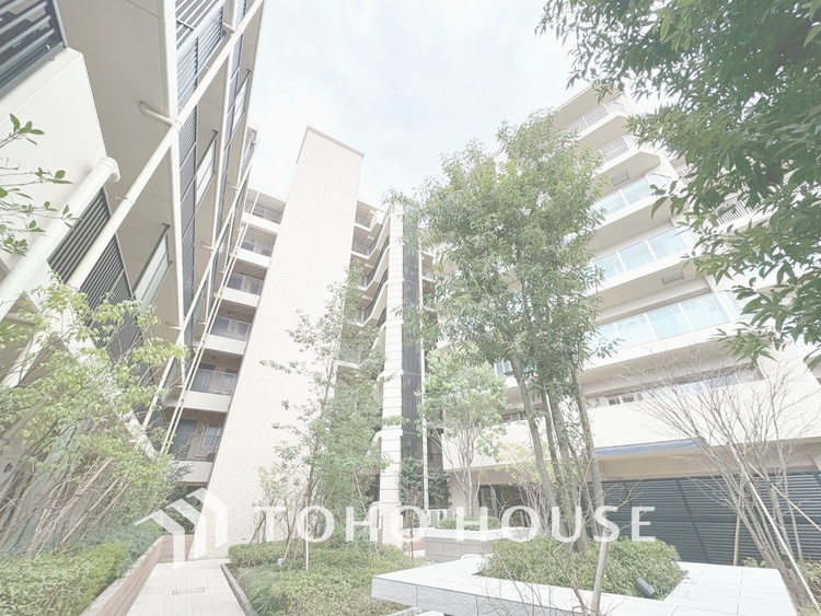 その他 【ENTRANCE】◆そびえ立つ◆我が家のシンボル。遠くの空が赤く染まる夕べが待ち遠しい。