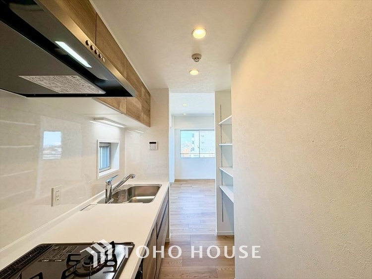 内装 【LIVING】◆陽光◆が差し込む。この開放的なLDKに家族の笑顔が集う。家族が一緒に過ごす空間は明るく、そして居心地よく。