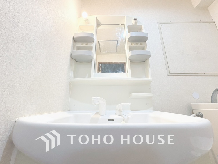 洗面 【WASHROOM】◆快適◆煌びやかな暮らしの中にも忘れたくない快適さ。大きな収納が助けてくれます。
