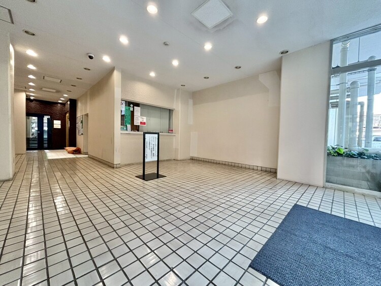 その他 上質感漂う玄関アプローチです。