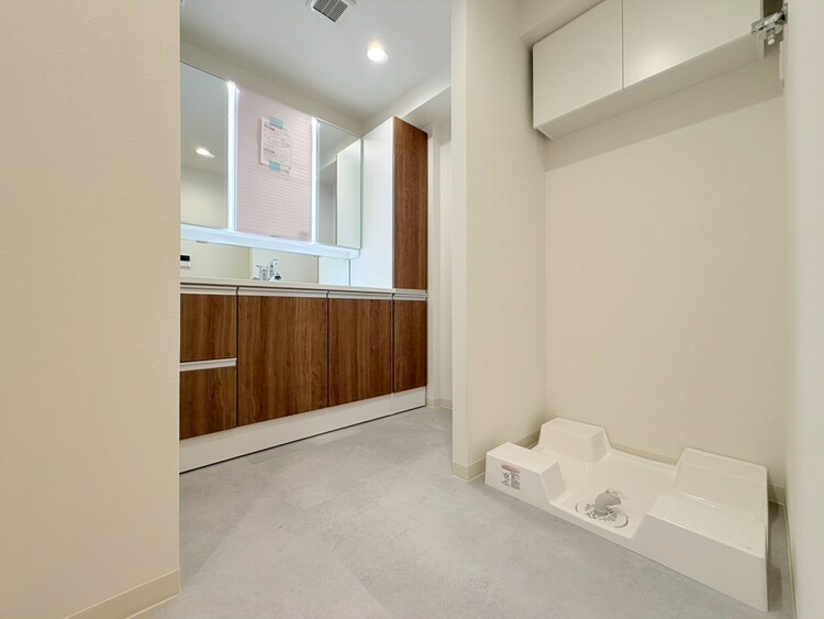 その他 十分な広さの脱衣所。