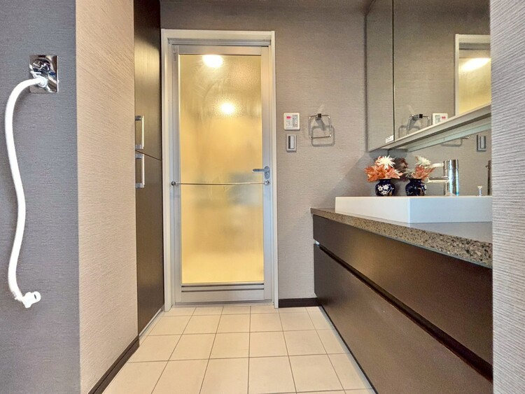 その他 十分な広さの脱衣所。