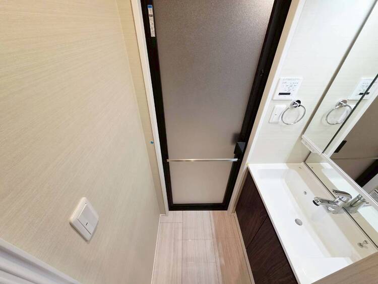 その他 十分な広さの脱衣所。