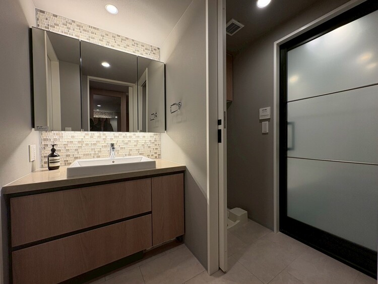 その他 十分な広さの脱衣所。