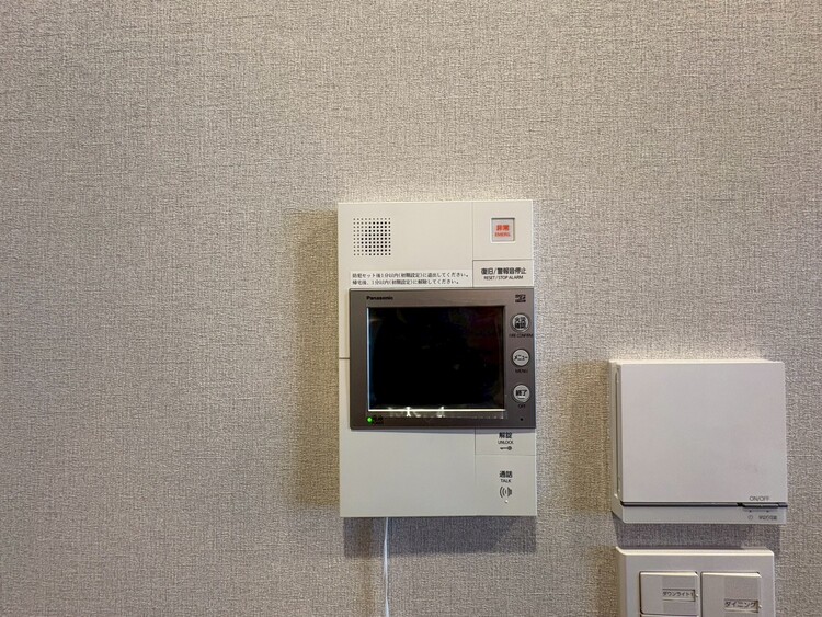 その他 誰が来てもわかる様にモニター付きインターホンを設置。