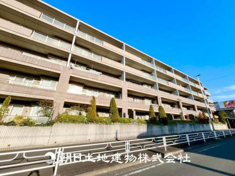 外観 【外観写真】時代の流行ではなく拘りを貫く。シックなカラートーンで街並みに溶け込む外観は、主張し過ぎず、かつ平凡ではない絶妙なバランスで輝きを放ちます。