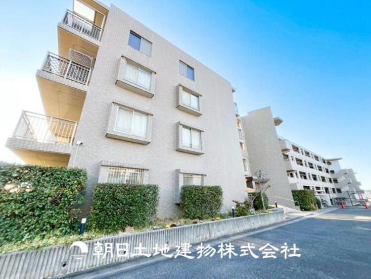 外観 【外観写真】家族の色を映し出す洗練された邸宅は、ずっと輝き続けながらいつしか街の風景に溶け込んでいきます。