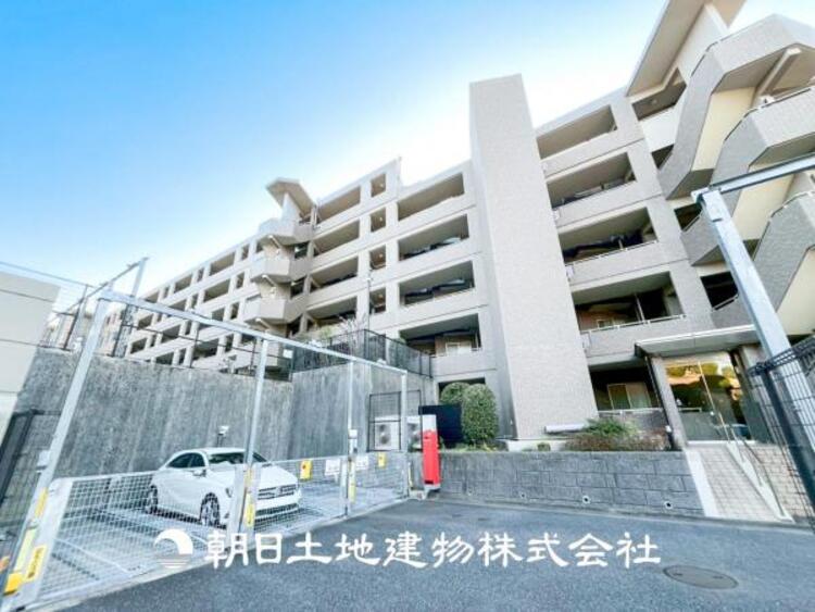 駐車場 【駐車場】 敷地内駐車スペース。日々の暮らしにも大切なスペースです。