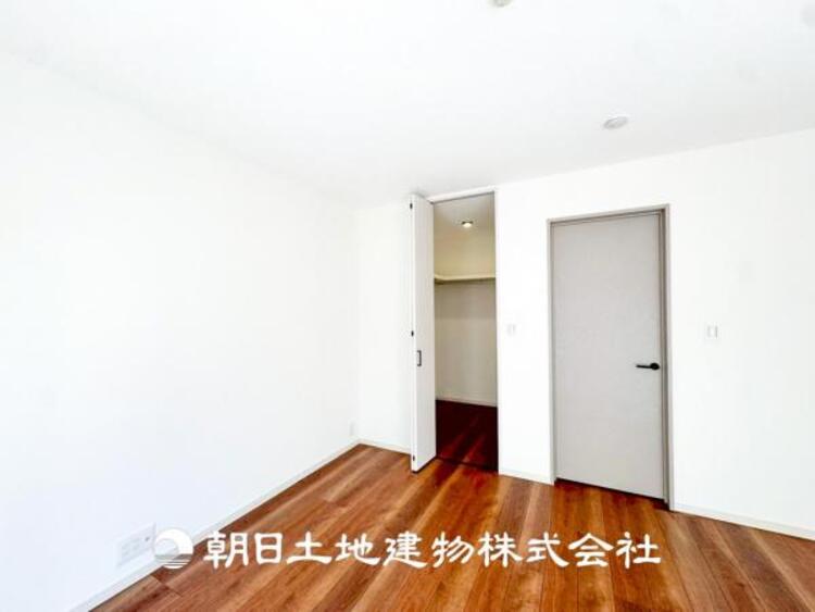 収納 【WIC】収納に便利なウォークインクローゼットがあり、衣類をまとめてしまえるので管理がしやすいです。