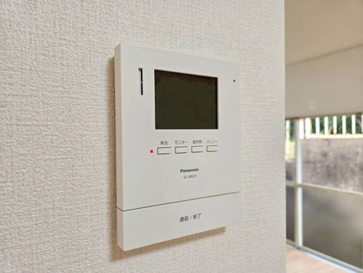 設備 【設備】訪問者の確認が出来るので、セキュリティ対策にも最適のモニター付きインターホン。