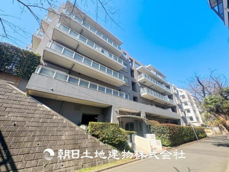 外観 【外観写真】時間のゆとりと空間、暖かな陽光がもたらす光と風を独占してください。