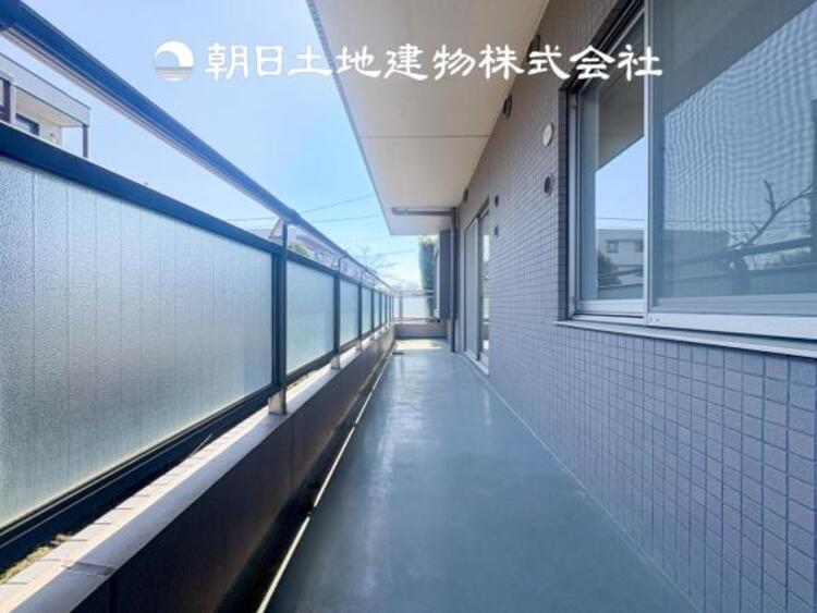 バルコニー 【バルコニー】太陽に愛された家。陽当り・通風に優れた魅力的で快適さを追求した住宅です。