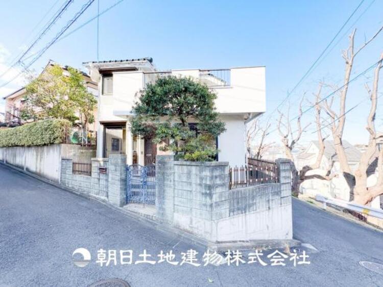 外観 【外観写真】時間のゆとりと空間、暖かな陽光がもたらす光と風を独占してください。