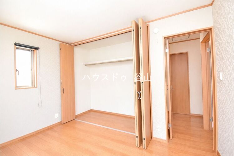 その他 洋室内に収納を備えており、衣類や日用品をすっきり整理しやすい設計です。