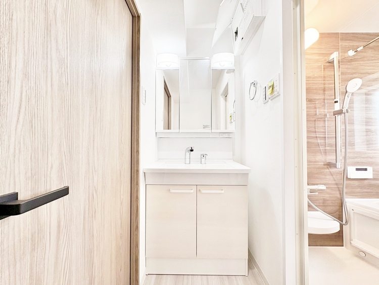 洗面 何かと物が増える場所だからこそ、スッキリと見映えの良い空間に。