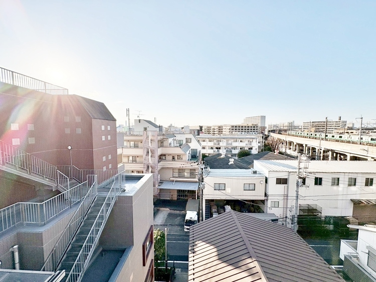 バルコニー 頬をなでる、優しい風を感じることが出来ます。