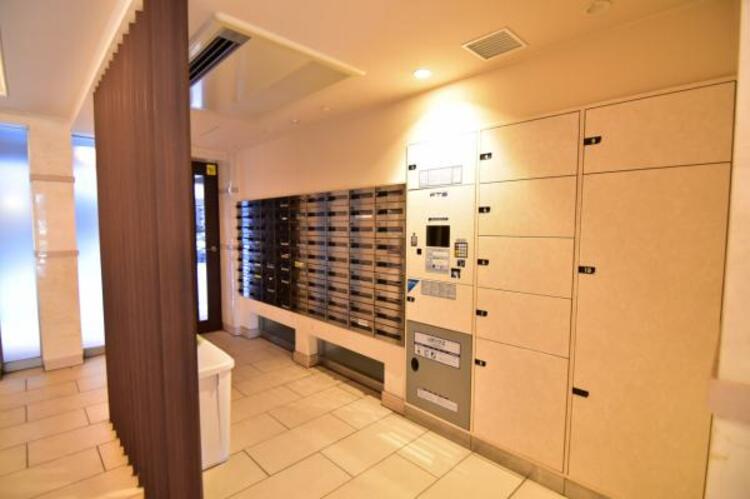 その他 不在時でも安心の大容量メールボックス。大切な郵便物をしっかりと守ります。便利な宅配ボックスも備えられています。