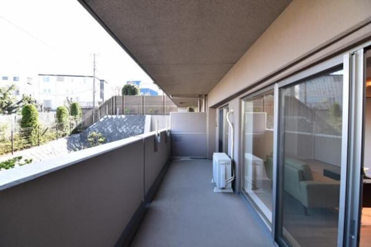 その他 バルコニー　心地よい風や陽光を楽しめるバルコニー。洗濯物を干すだけでなく、アイデア次第で多彩にお楽しみいただけます。