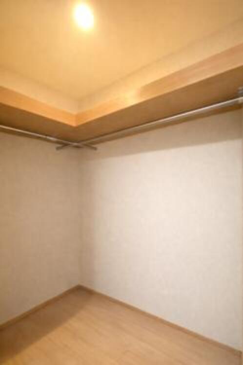 収納 普段使わない季節用品やトランクなど、大きなものもラクラク収納できます。（CG加工済み・2月25日撮影）