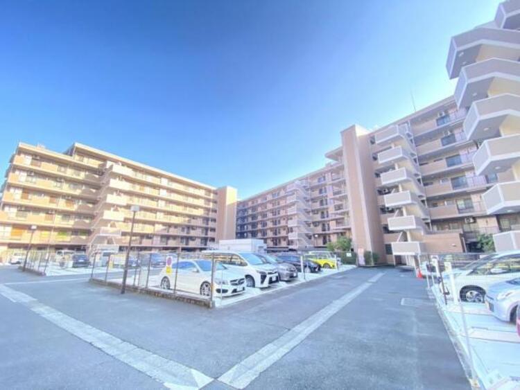 駐車場 駐車場代０円。各住戸１台が割り当てられております。（2月25日撮影）