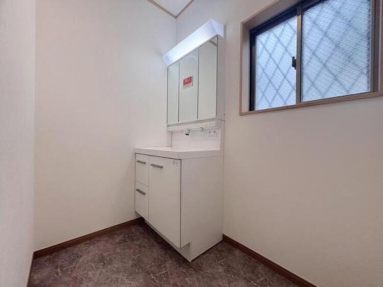 洗面 清潔感と機能性を備え、一日の始まりと終わりを心地よく演出してくれるパウダールームです。