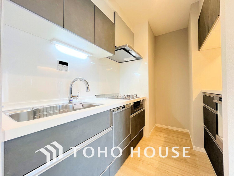 キッチン シンプルな部屋の雰囲気に溶け合うナチュラルキッチン