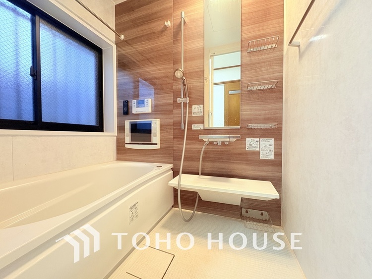 風呂 一日の疲れを癒すバスルームは、心地よいリラックスを叶える清潔感溢れる空間