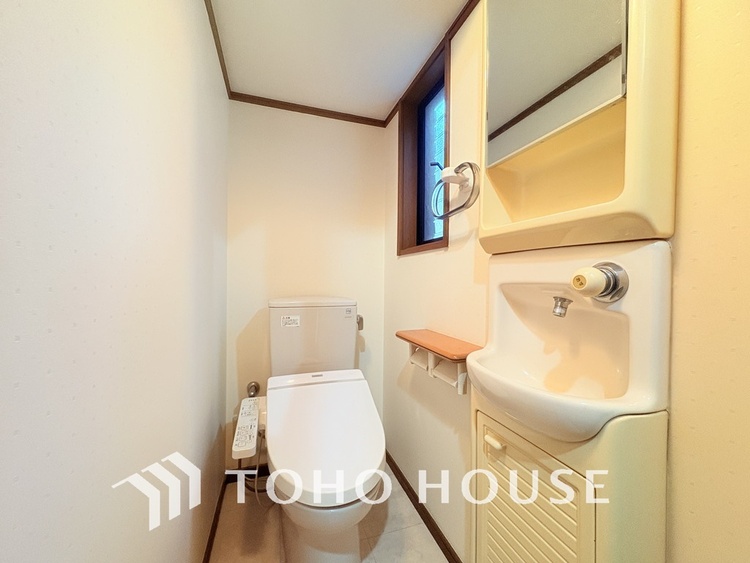 トイレ 清潔な洗浄機能付温水シャワートイレ（リフォーム前です）