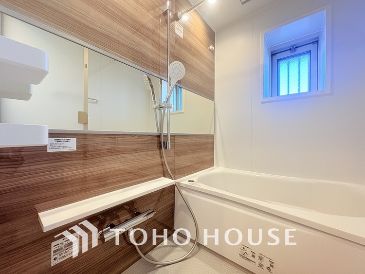 風呂 一日の疲れを癒すバスルームは、心地よいリラックスを叶える清潔感溢れる空間