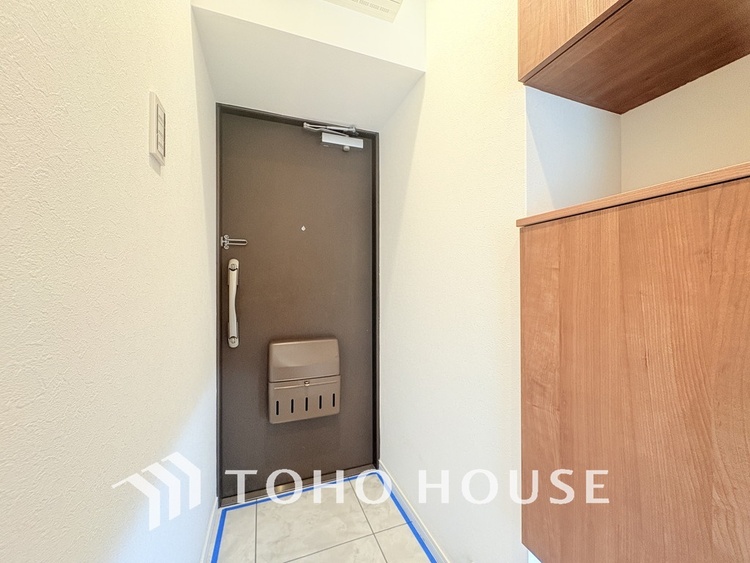 玄関 飾り過ぎないシンプルな内装の玄関