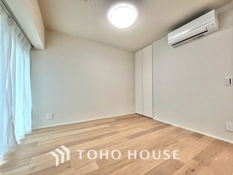 内装 風の通り道。舞い込んでくる風が優しく躍り、室内に爽やかな空気を運んでくる。