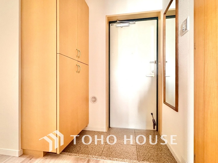 その他 【玄関】外出・帰宅時の動線がスムーズで、忙しい朝も快適です。