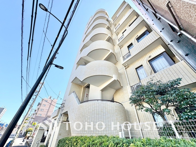 外観 【外観】落ち着いた街並みに調和する外観。住まいとしての安心感を感じられる佇まいです。