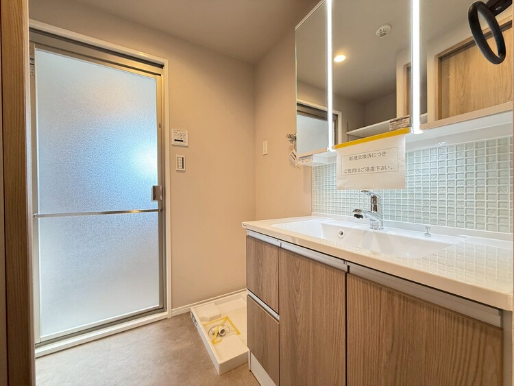 その他 十分な広さの脱衣所。