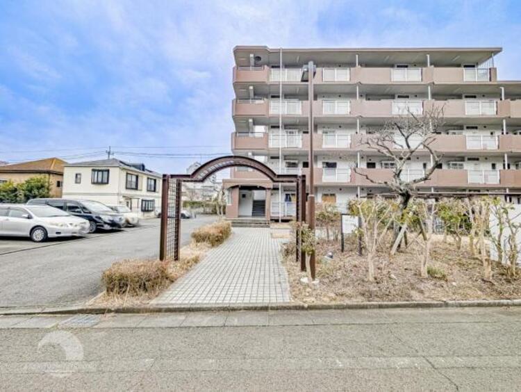 外観 空を広く感じる。緑が多いゆったり感のある安心の住環境です！！潤いのある環境でホッと生活できそうです！おしゃれな雰囲気や自然の潤いがあり、親しみやすさと個性を！街に新たな価値をもたらし続けてくれます！