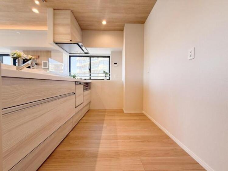 キッチン 【キッチン】リビングダイニングが見渡せるカウンターキッチン！　お料理をする人も開放感が心地いいです。