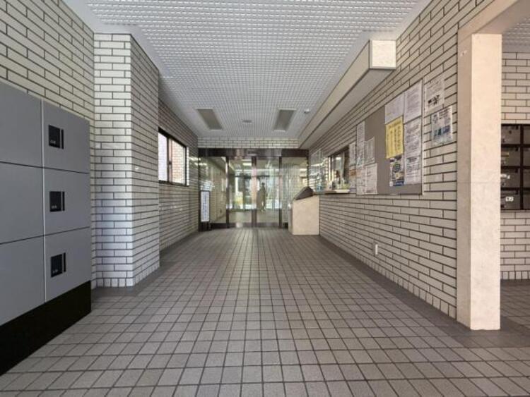 エントランス 【エントランス】重厚感の溢れるエントランスはマンションの顔！帰宅時、来客時に誇れる空間を演出します！