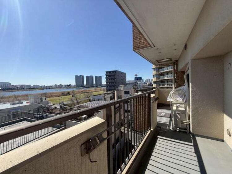 その他 【バルコニー】太陽の光と爽やかな風を受けられるバルコニーです。太陽の匂いを感じられそうです！