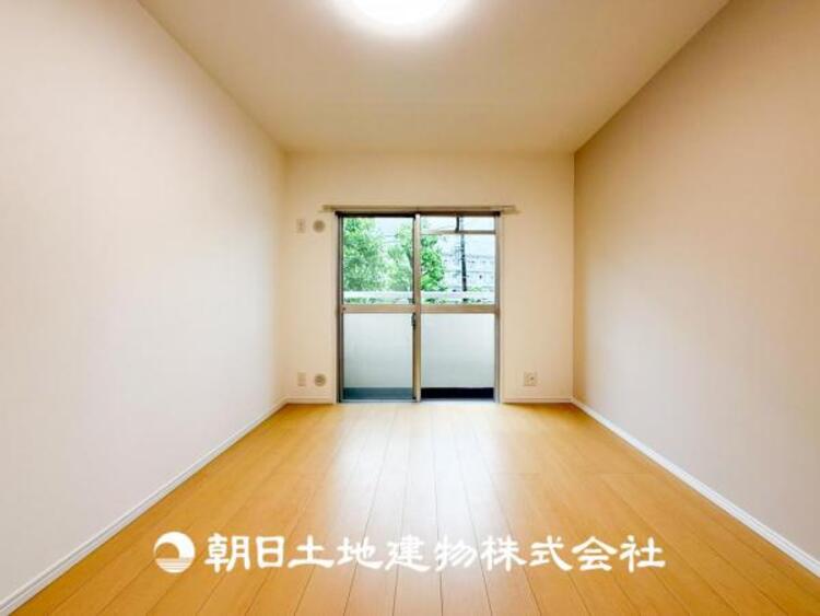 内装 【居室】設計者のセンスが求められる大切な空間だからこそ、落ち着いて過ごせる癒しと寛ぎの空間が欲しい。そんな願いを叶えました。