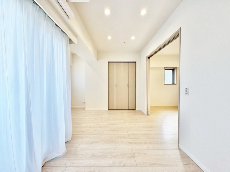 寝室 ベッドも十分に設置するスペースがあります。