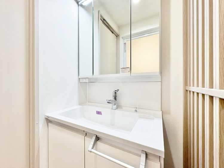 洗面 何かと物が増える場所だからこそ、スッキリと見映えの良い空間に。