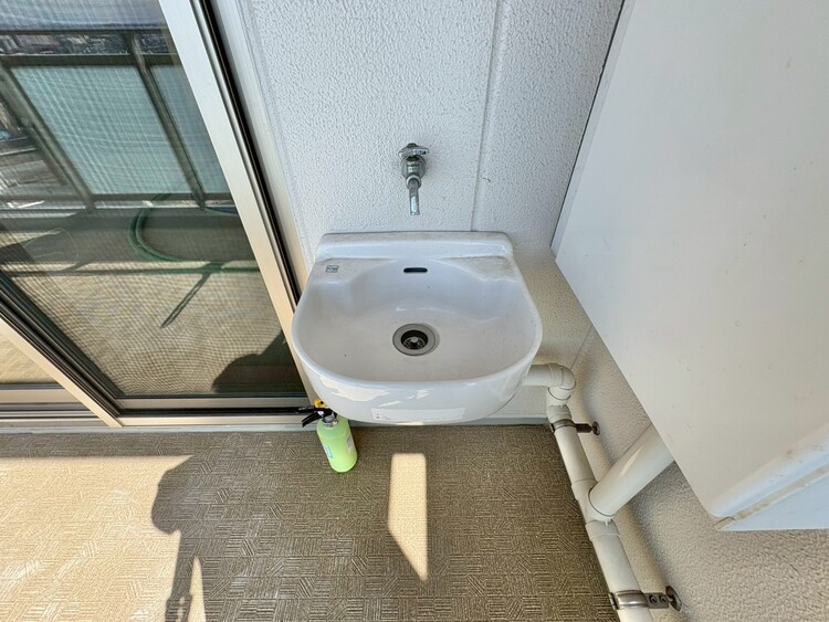 設備 お掃除の際や室内で洗いたくないものを洗ったり、ガーデニングにもご活用いただけます。