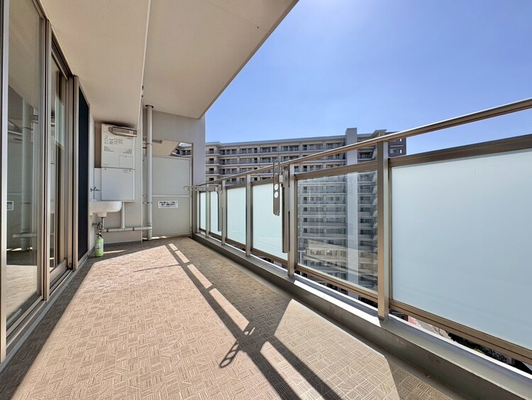 バルコニー 暮らしの中で、光と風を演出してくれるバルコニー。