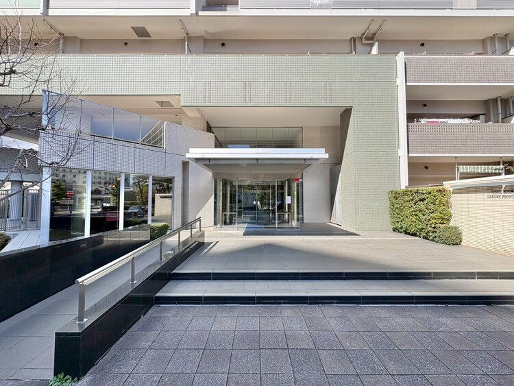 エントランス 外と内をつなぐエントランスは、まさに顔となる場所。