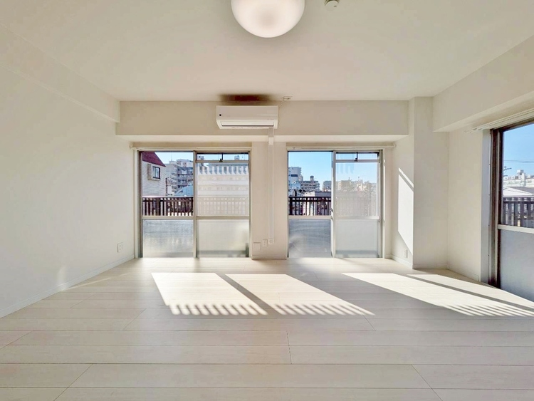 居間 飾り過ぎないシンプルな内装と偏り過ぎないデザインで統一しました。