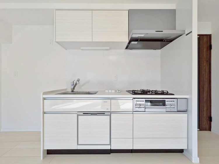 キッチン スマートな意匠と充実の機能を備えたキッチンが、暮らしにおいしい彩りを添えます。