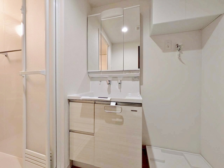 洗面 何かと物が増える場所だからこそ、スッキリと見映えの良い空間に。